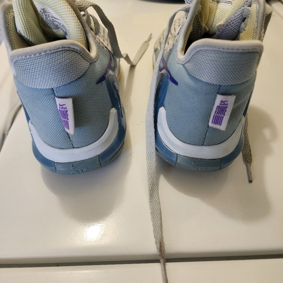 Nike LeBron Witness youth 3.5 - Picture 2 of 11